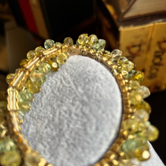 Liz Claiborne Vintage Green and Gold Stretch Bracelet EUC - Picture 3 of 3